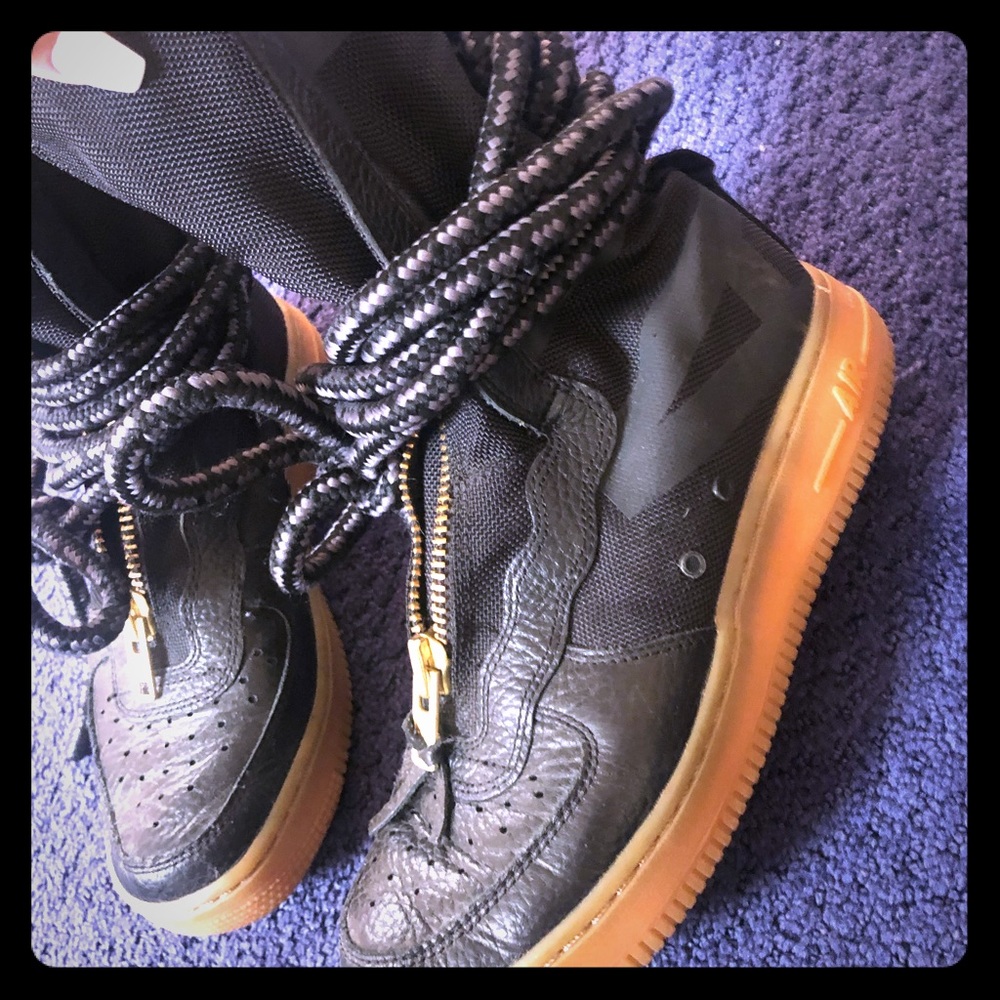 SF AIR FORCE 1 HIGH “black gum”